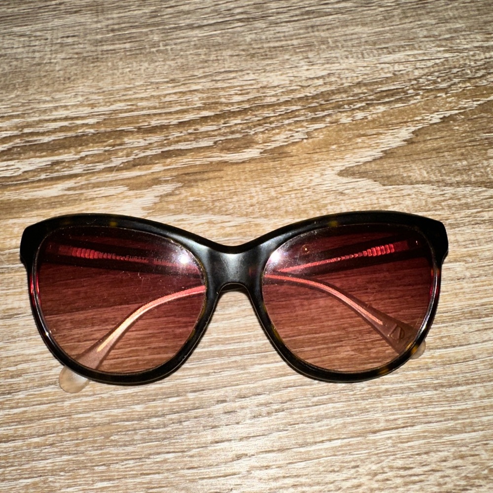 Diane von furstenberg Stylish Black Sunglasses with Red Lenses